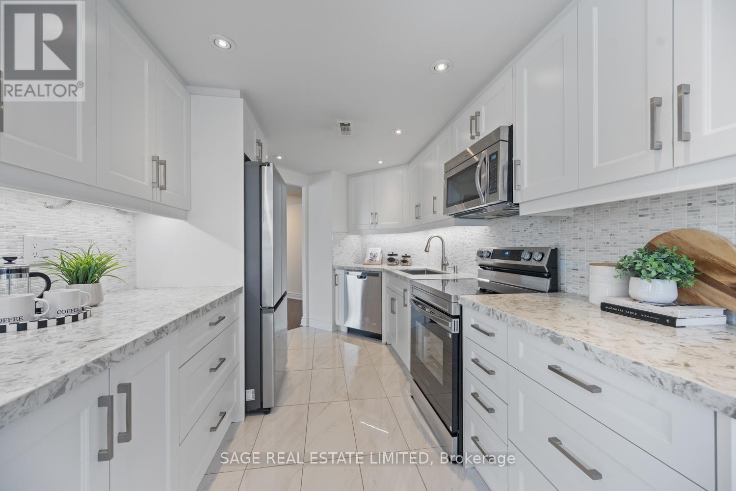 304 - 30 Greenfield Avenue, Toronto, Ontario  M2N 6N3 - Photo 18 - C12832586