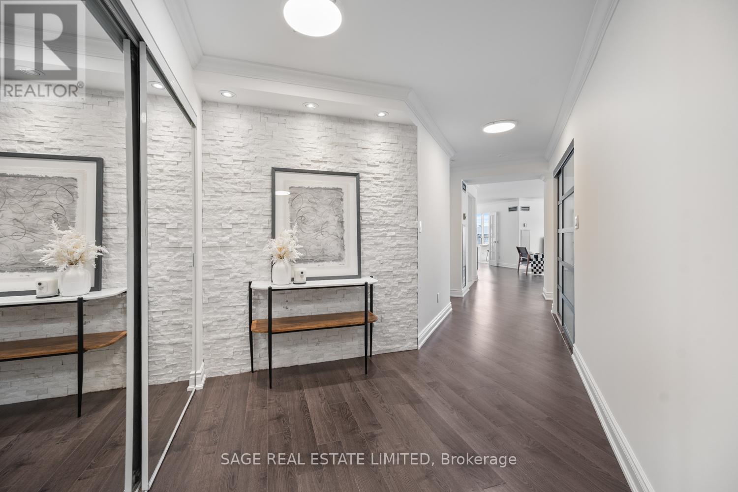 304 - 30 Greenfield Avenue, Toronto, Ontario  M2N 6N3 - Photo 2 - C12832586