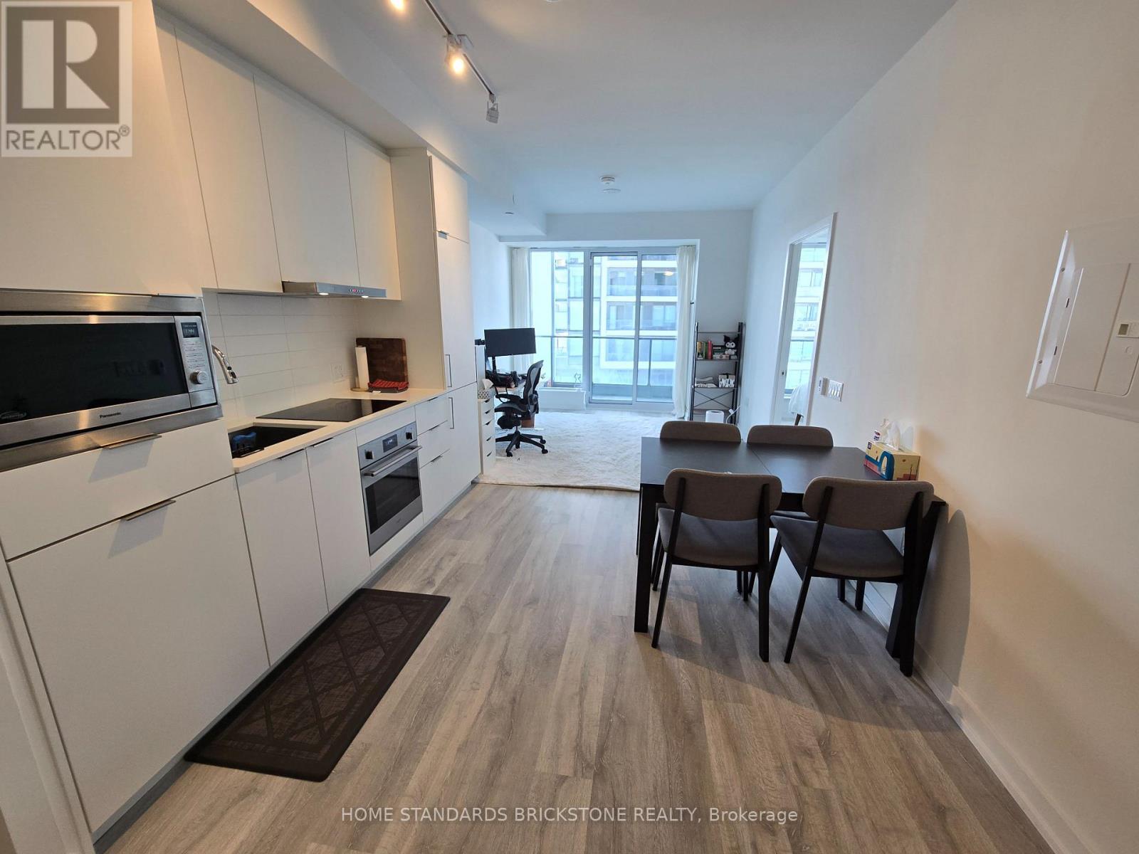 N1306 - 7 GOLDEN LION HEIGHTS