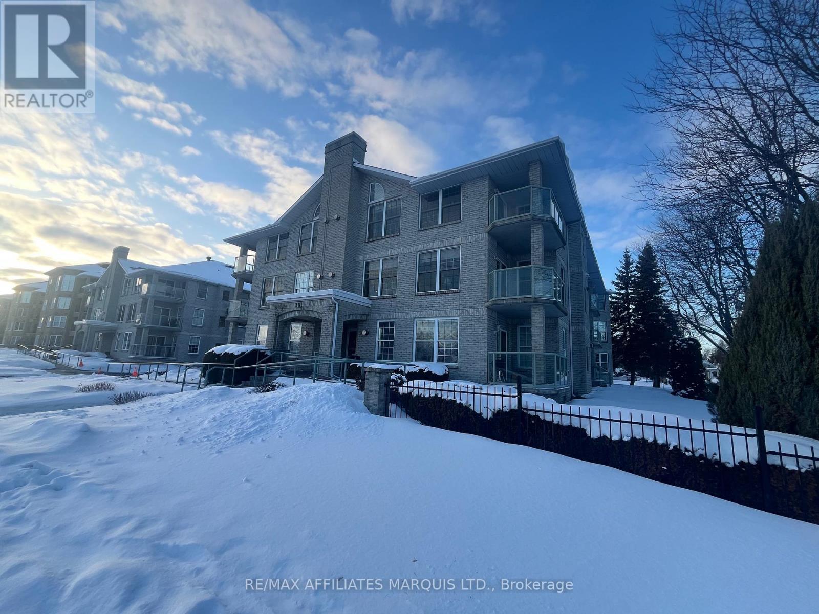 301 - 301 Water Street W, Cornwall, Ontario  K6J 1A5 - Photo 2 - X12832588