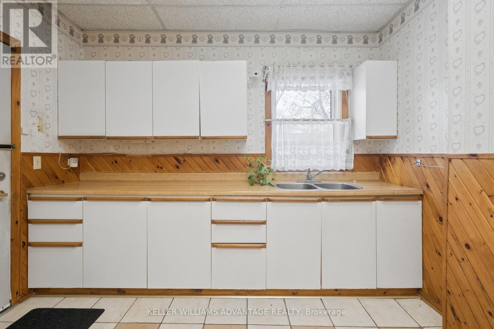 132 Ivy Avenue, Toronto, Ontario  M4L 2H7 - Photo 11 - E12832684