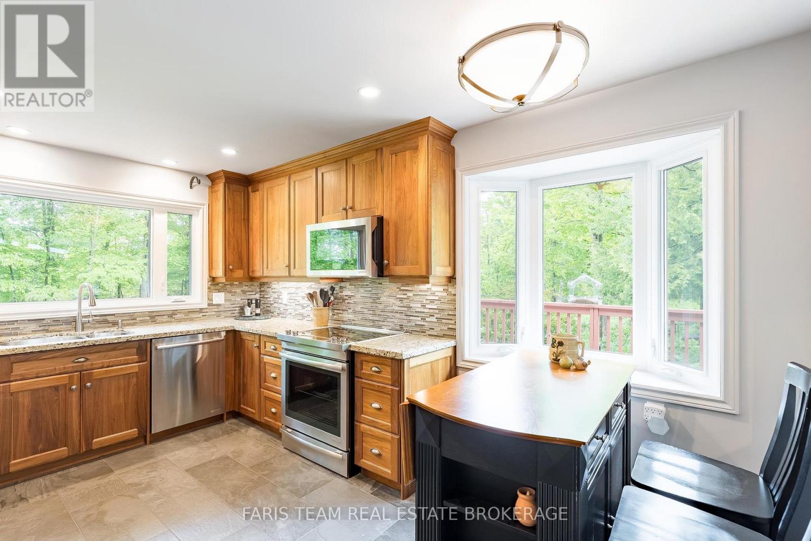 10 Morgan Court, Penetanguishene, Ontario  L9M 1Z2 - Photo 8 - S12832654