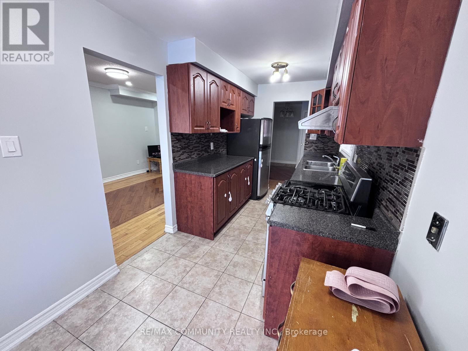Main & 2nd Floor - 16 Fieldside Drive, Toronto, Ontario  M1V 3C5 - Photo 24 - E12783020