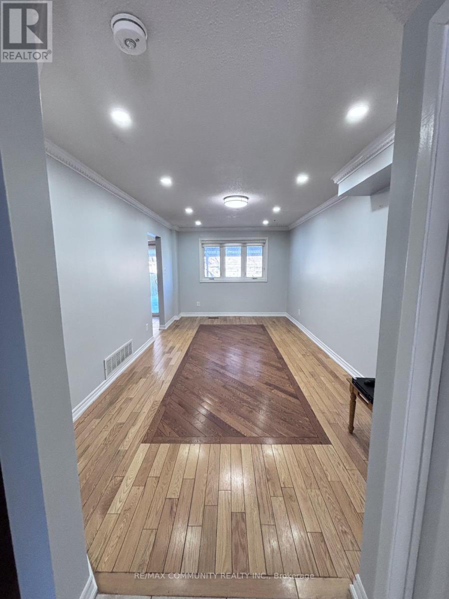 Main & 2nd Floor - 16 Fieldside Drive, Toronto, Ontario  M1V 3C5 - Photo 2 - E12783020