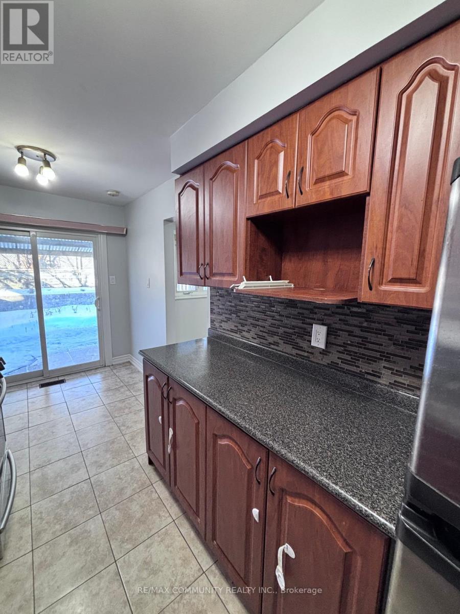 Main & 2nd Floor - 16 Fieldside Drive, Toronto, Ontario  M1V 3C5 - Photo 9 - E12783020