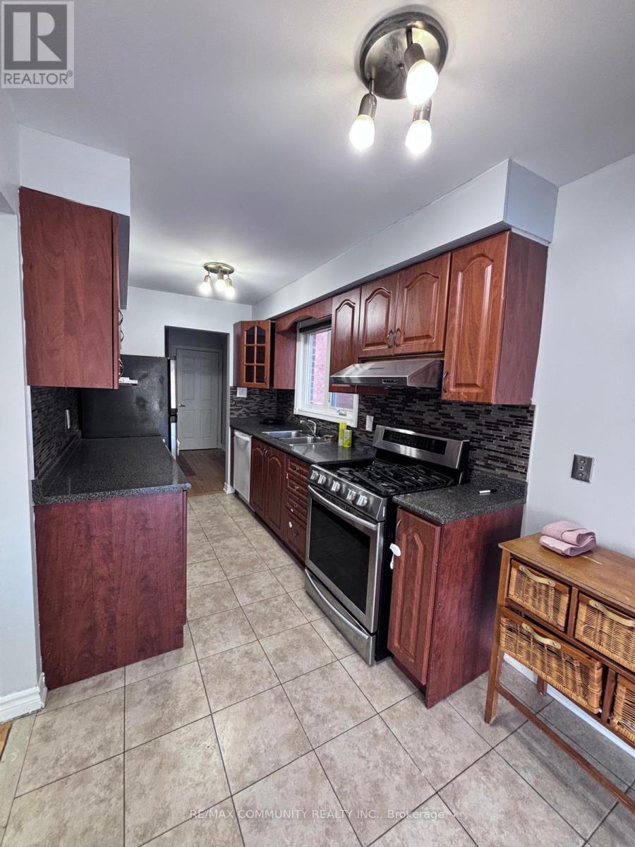 Main & 2nd Floor - 16 Fieldside Drive, Toronto, Ontario  M1V 3C5 - Photo 3 - E12783020