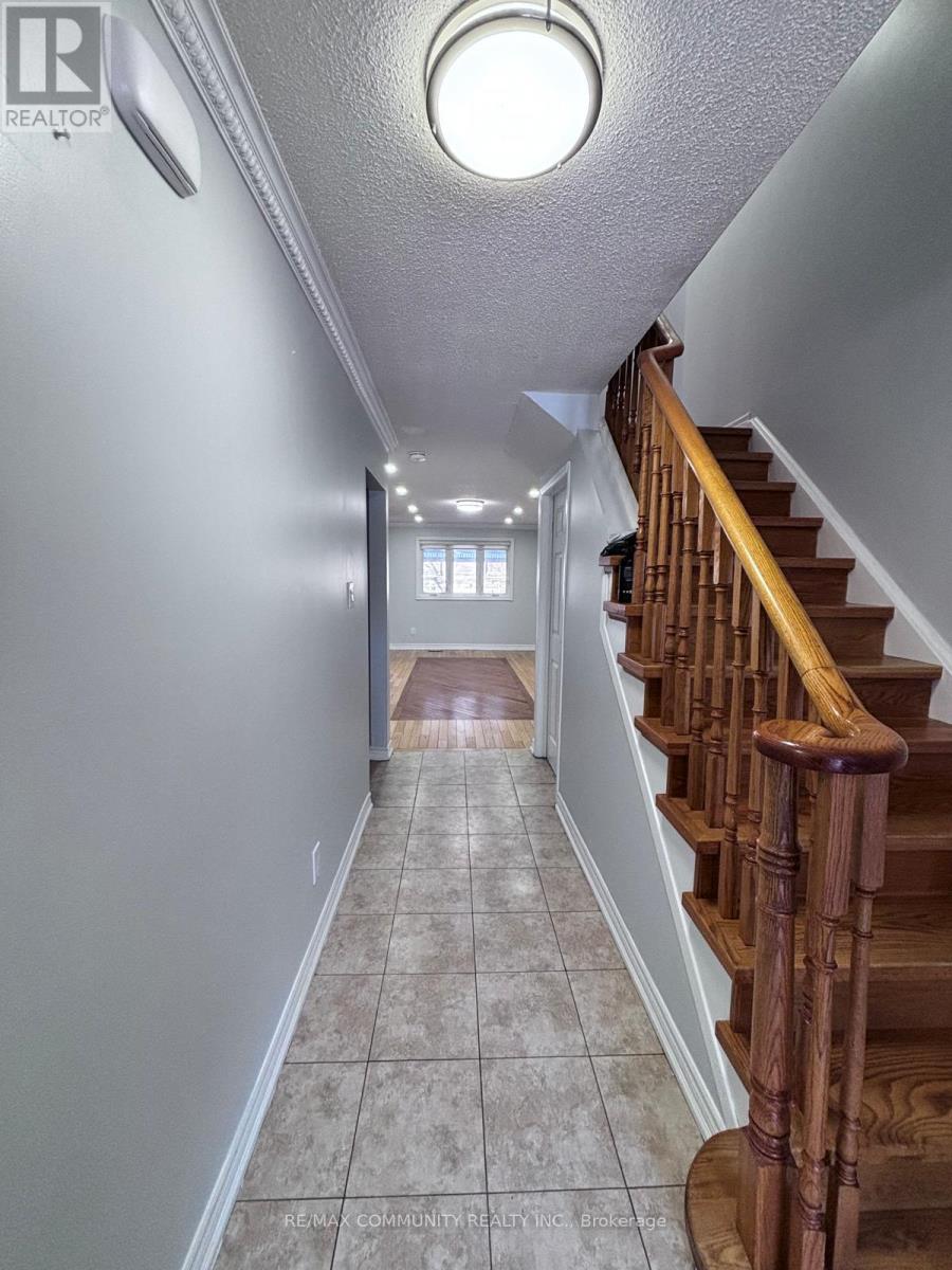 Main & 2nd Floor - 16 Fieldside Drive, Toronto, Ontario  M1V 3C5 - Photo 7 - E12783020