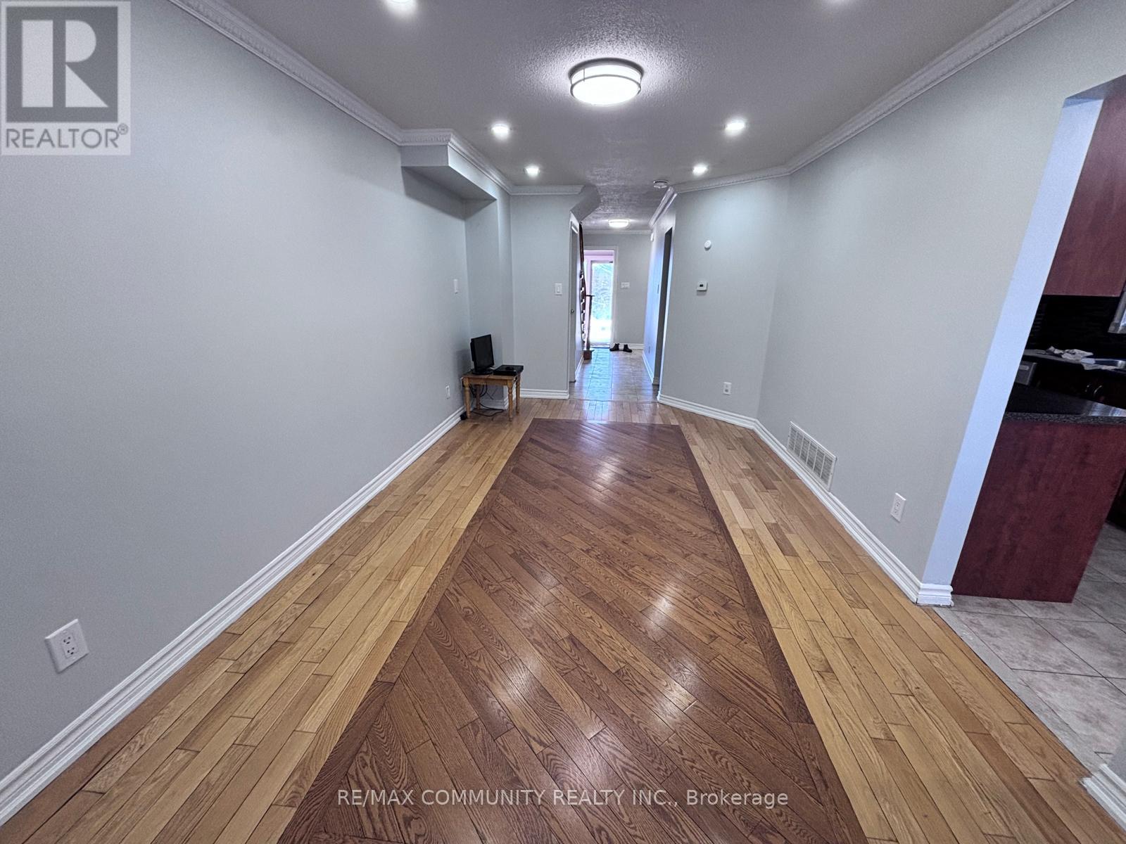 Main & 2nd Floor - 16 Fieldside Drive, Toronto, Ontario  M1V 3C5 - Photo 4 - E12783020