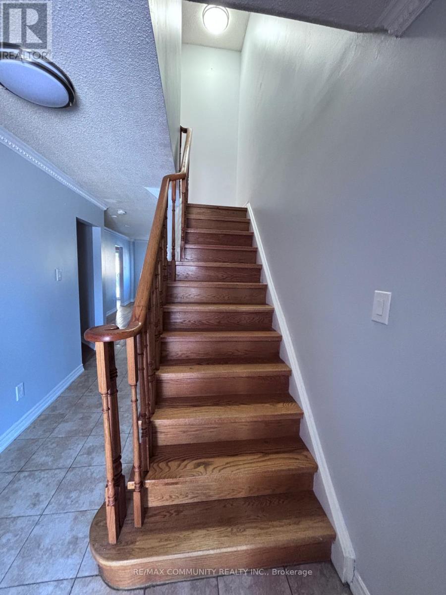 Main & 2nd Floor - 16 Fieldside Drive, Toronto, Ontario  M1V 3C5 - Photo 16 - E12783020