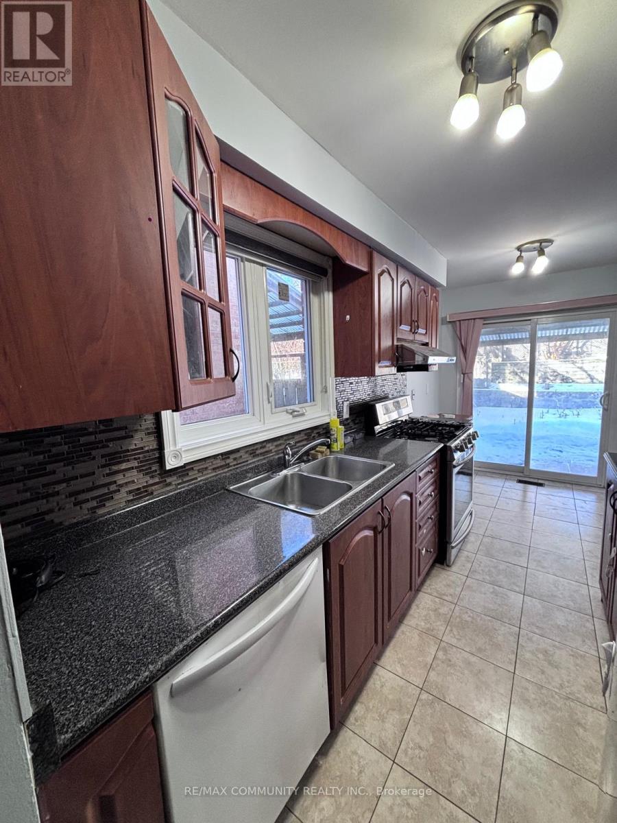 Main & 2nd Floor - 16 Fieldside Drive, Toronto, Ontario  M1V 3C5 - Photo 8 - E12783020