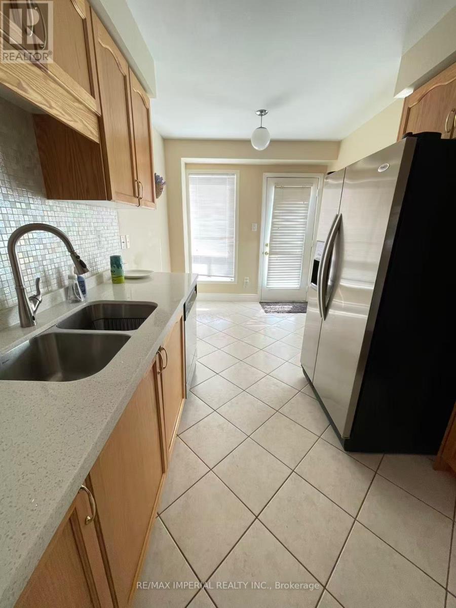 27 Silver Linden Drive, Richmond Hill, Ontario  L4B 3S8 - Photo 2 - N12800922