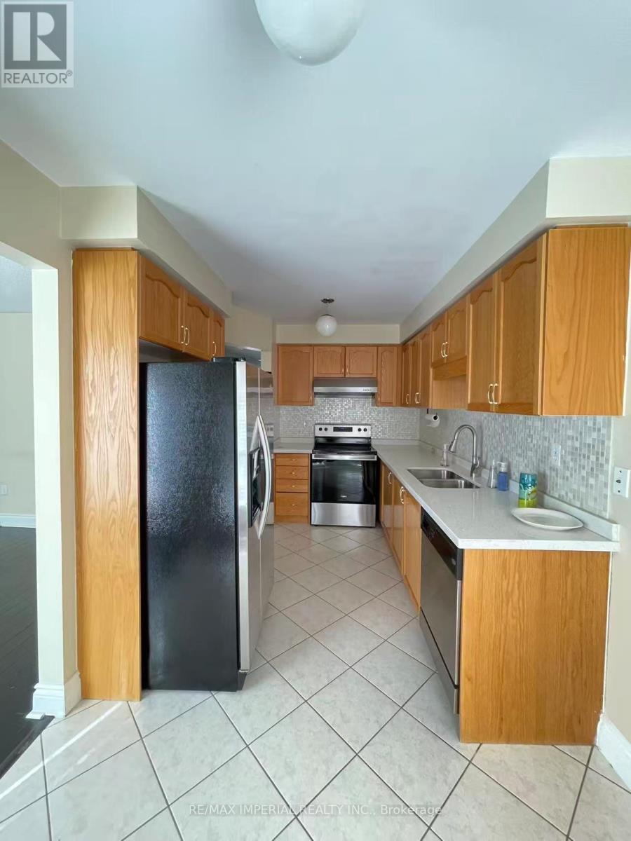 27 Silver Linden Drive, Richmond Hill, Ontario  L4B 3S8 - Photo 4 - N12800922