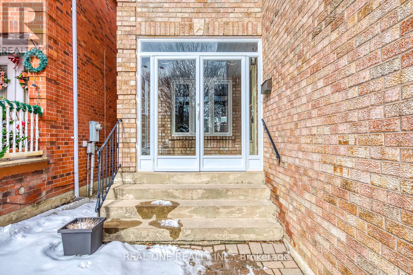 3582 Italia Crescent, Mississauga, Ontario  L5B 3T5 - Photo 3 - W12832606