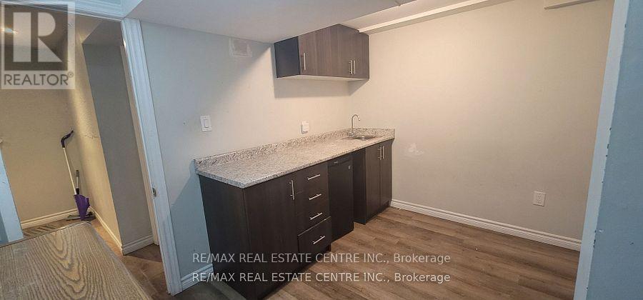 Lower 1 - 573 Exbury Crescent, Mississauga, Ontario  L5G 2P5 - Photo 5 - W12832662