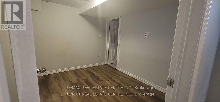 Lower 1 - 573 Exbury Crescent, Mississauga, Ontario  L5G 2P5 - Photo 6 - W12832662