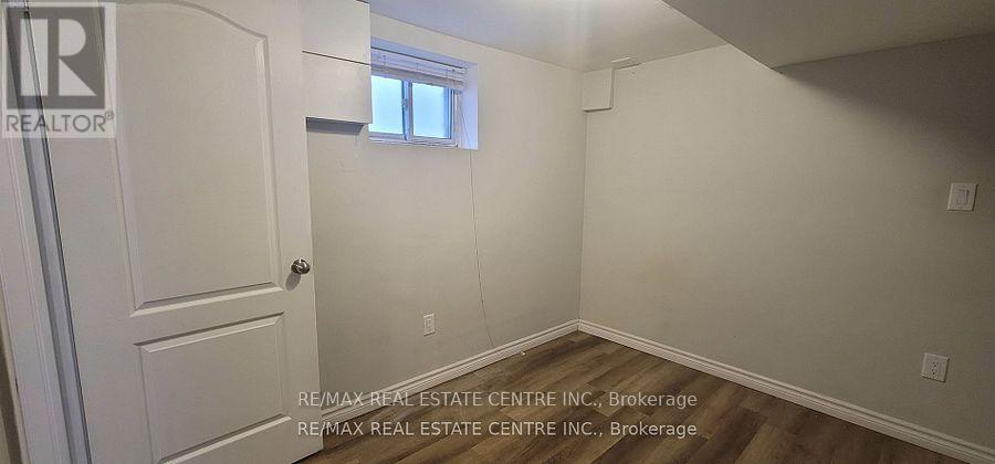 Lower 1 - 573 Exbury Crescent, Mississauga, Ontario  L5G 2P5 - Photo 7 - W12832662