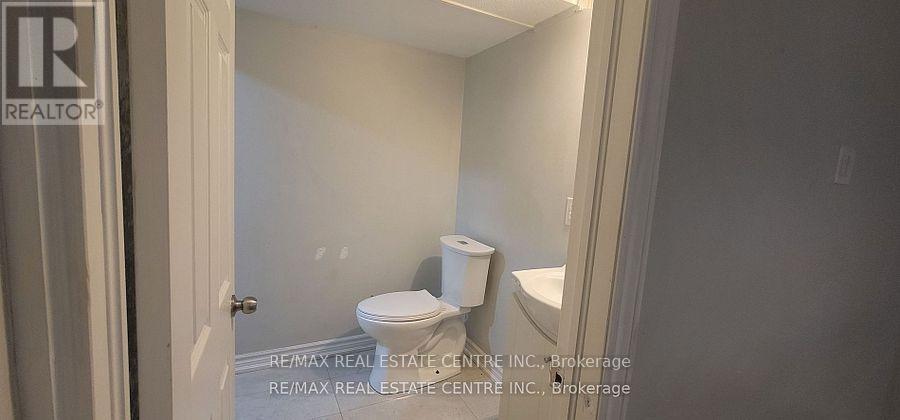 Lower 1 - 573 Exbury Crescent, Mississauga, Ontario  L5G 2P5 - Photo 8 - W12832662
