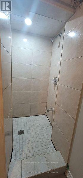 Lower 1 - 573 Exbury Crescent, Mississauga, Ontario  L5G 2P5 - Photo 9 - W12832662