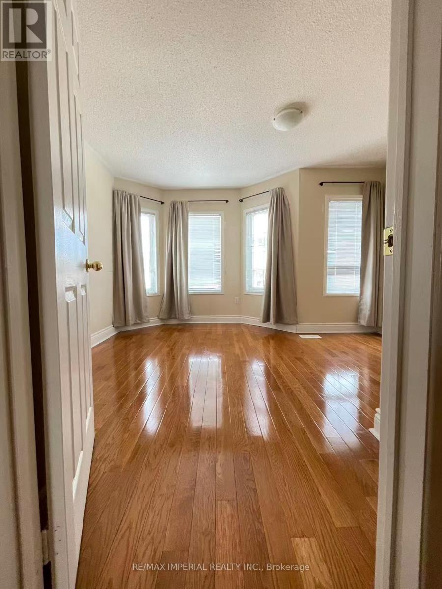 27 Silver Linden Drive, Richmond Hill, Ontario  L4B 3S8 - Photo 6 - N12800922