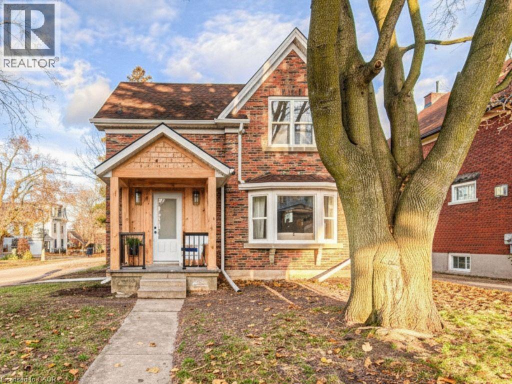 30 Dunbar Road S, Waterloo, Ontario  N2L 2E3 - Photo 1 - 40808514