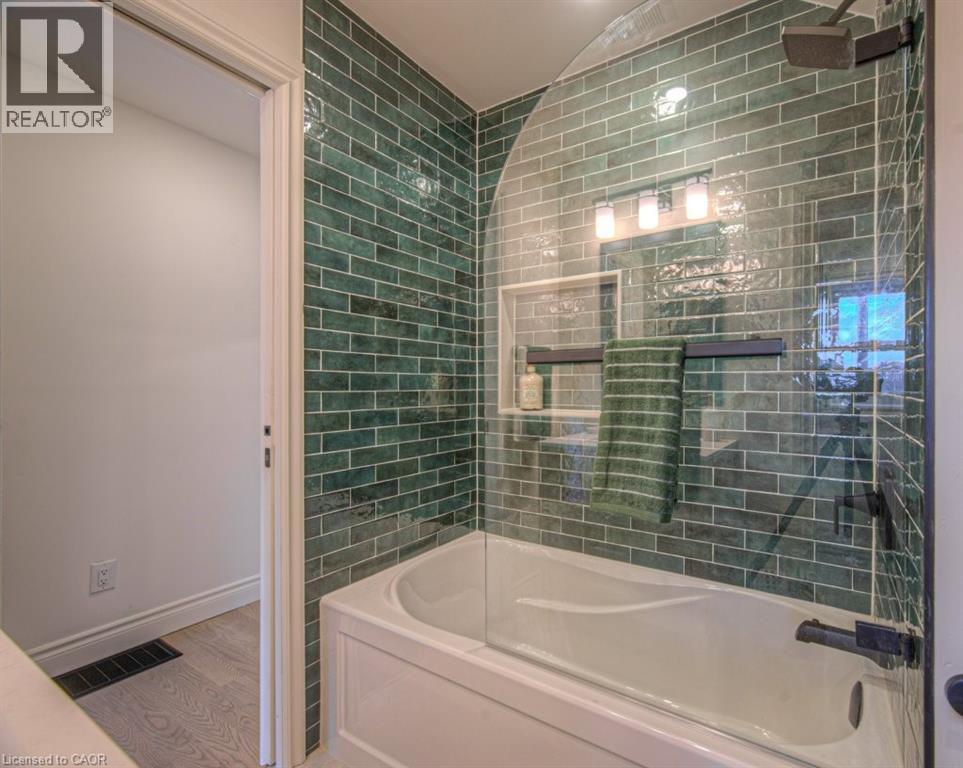 30 Dunbar Road S, Waterloo, Ontario  N2L 2E3 - Photo 15 - 40808514