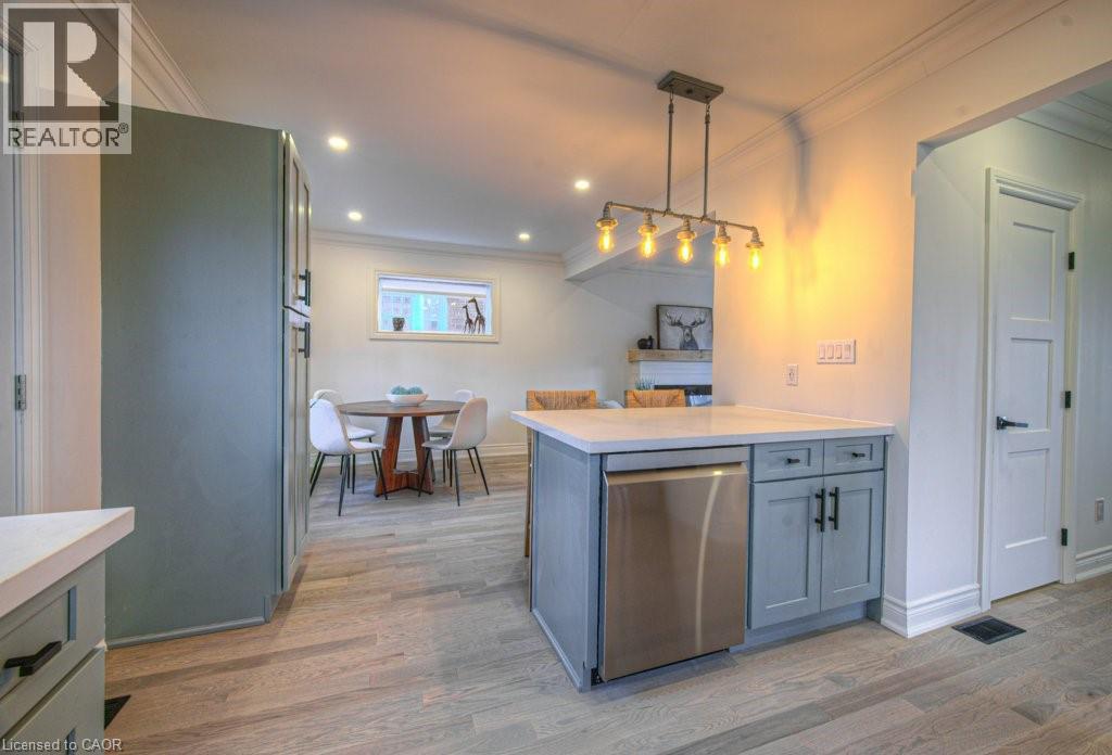 30 Dunbar Road S, Waterloo, Ontario  N2L 2E3 - Photo 7 - 40808514