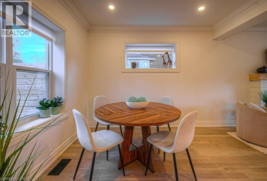 30 Dunbar Road S, Waterloo, Ontario  N2L 2E3 - Photo 8 - 40808514