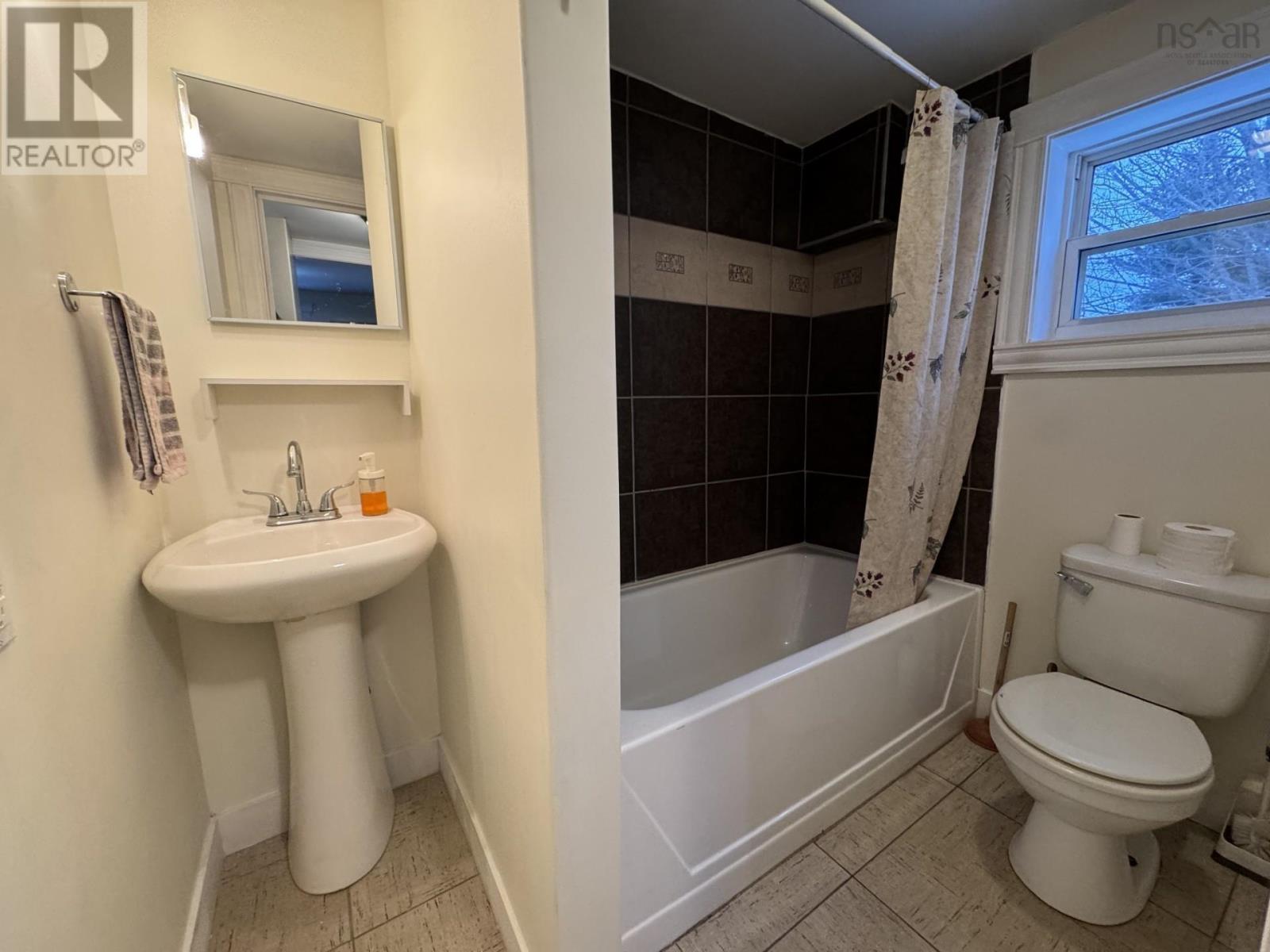 208 Pleasant Street, Truro, Nova Scotia  B2N 3S8 - Photo 31 - 202526671