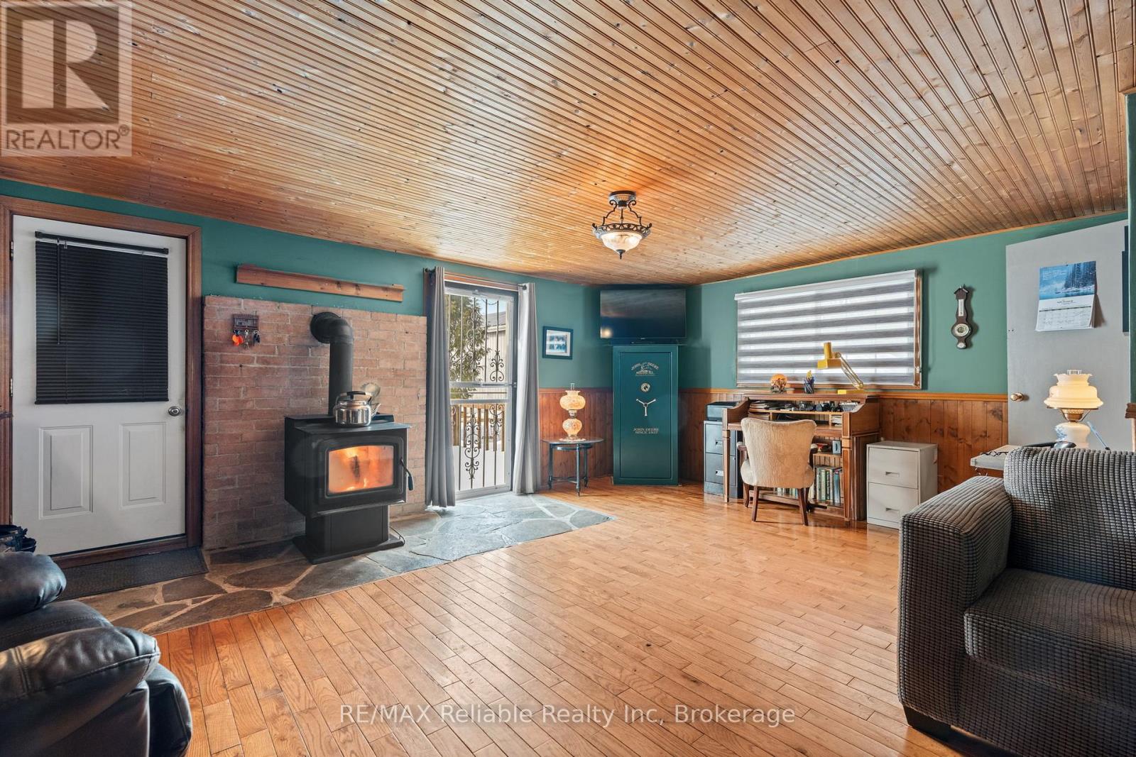 76651 London Road, Bluewater, Ontario  N0M 1L0 - Photo 37 - X12828174