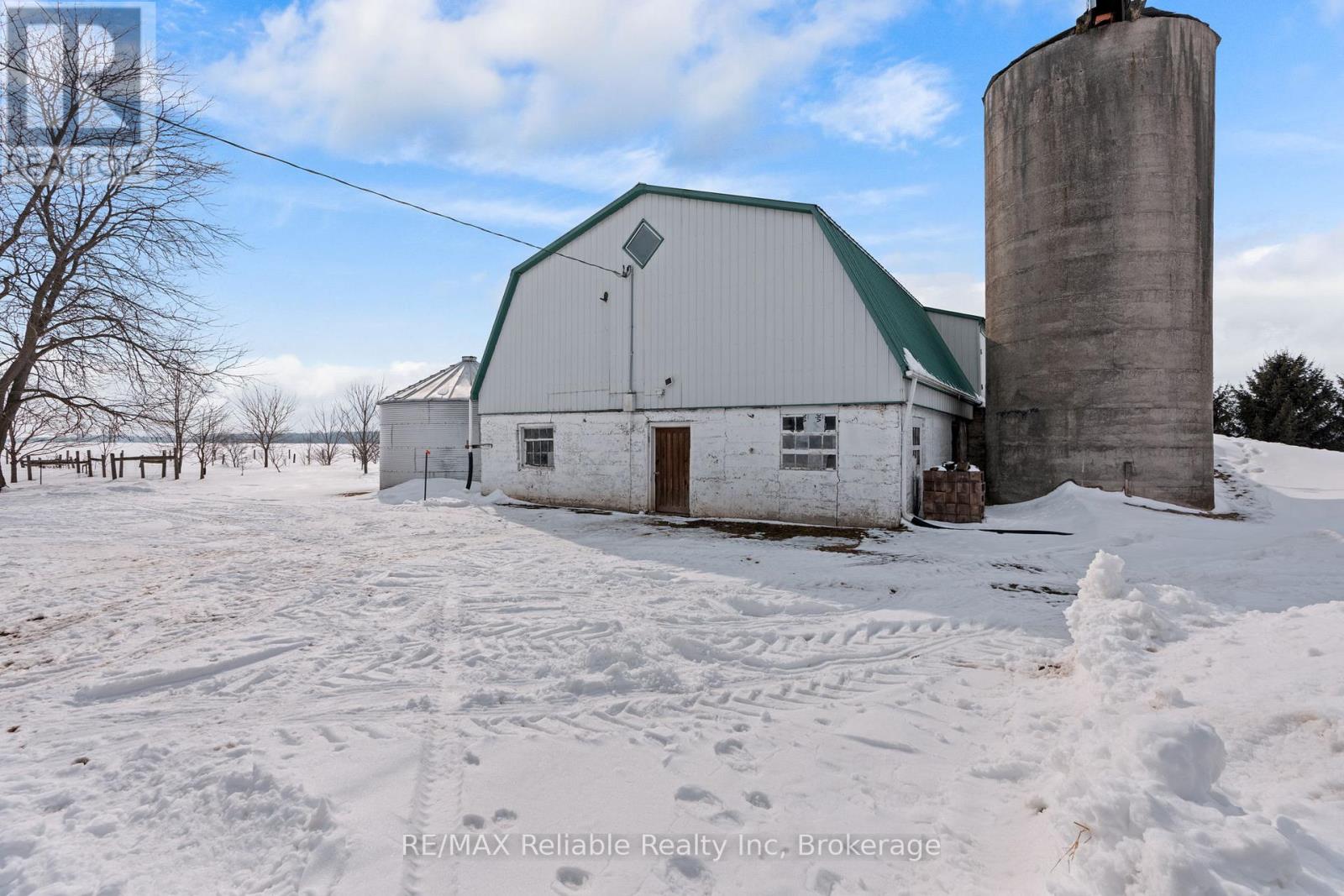 76651 London Road, Bluewater, Ontario  N0M 1L0 - Photo 8 - X12828174