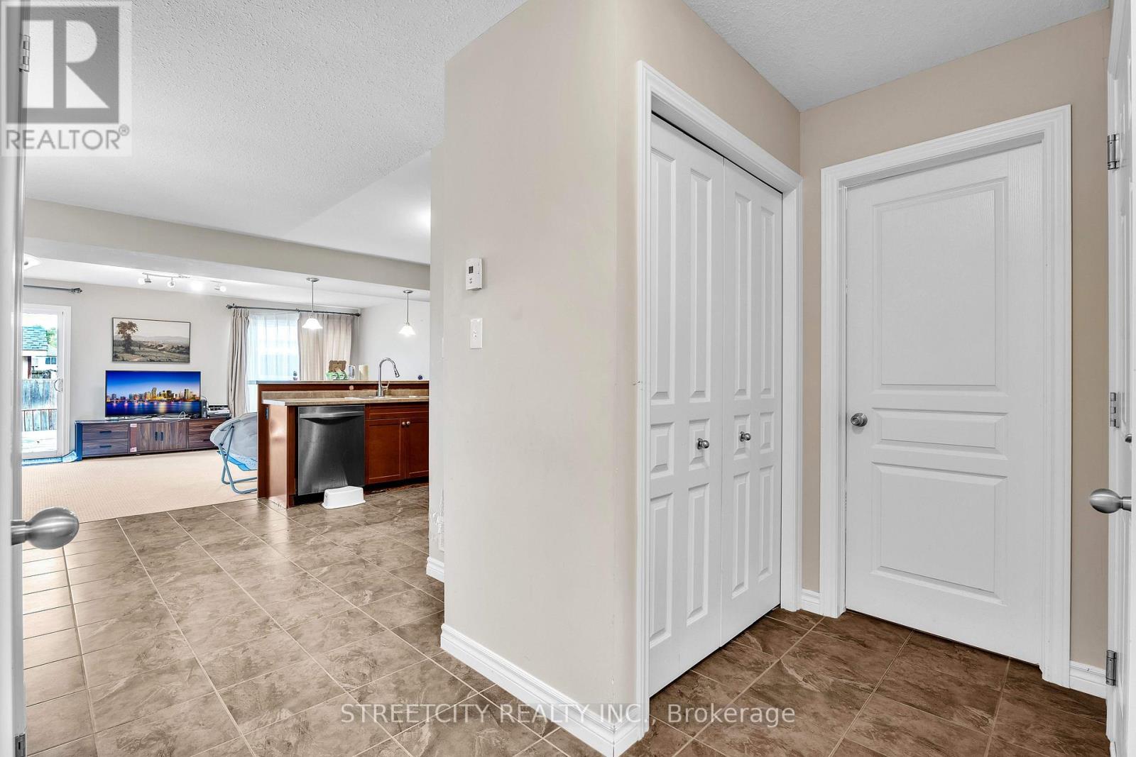 1189 Sandbar Street, London North, Ontario  N6G 5K2 - Photo 7 - X12832768