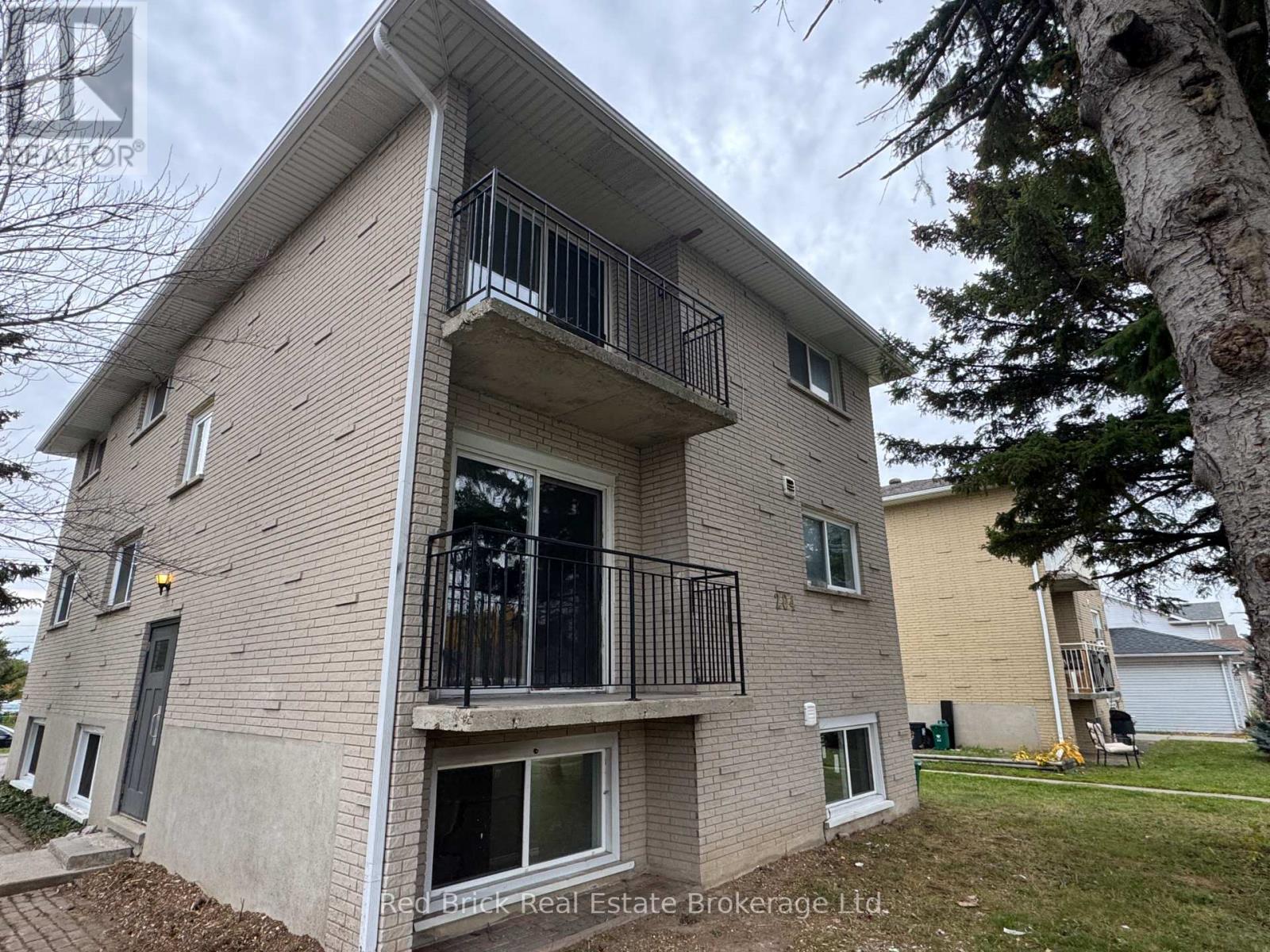 204 VERONICA DRIVE, Kitchener, Ontario