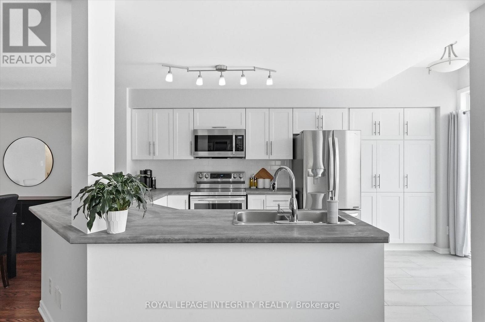 329 Brigitta Street, Ottawa, Ontario  K2S 0H9 - Photo 12 - X12832742