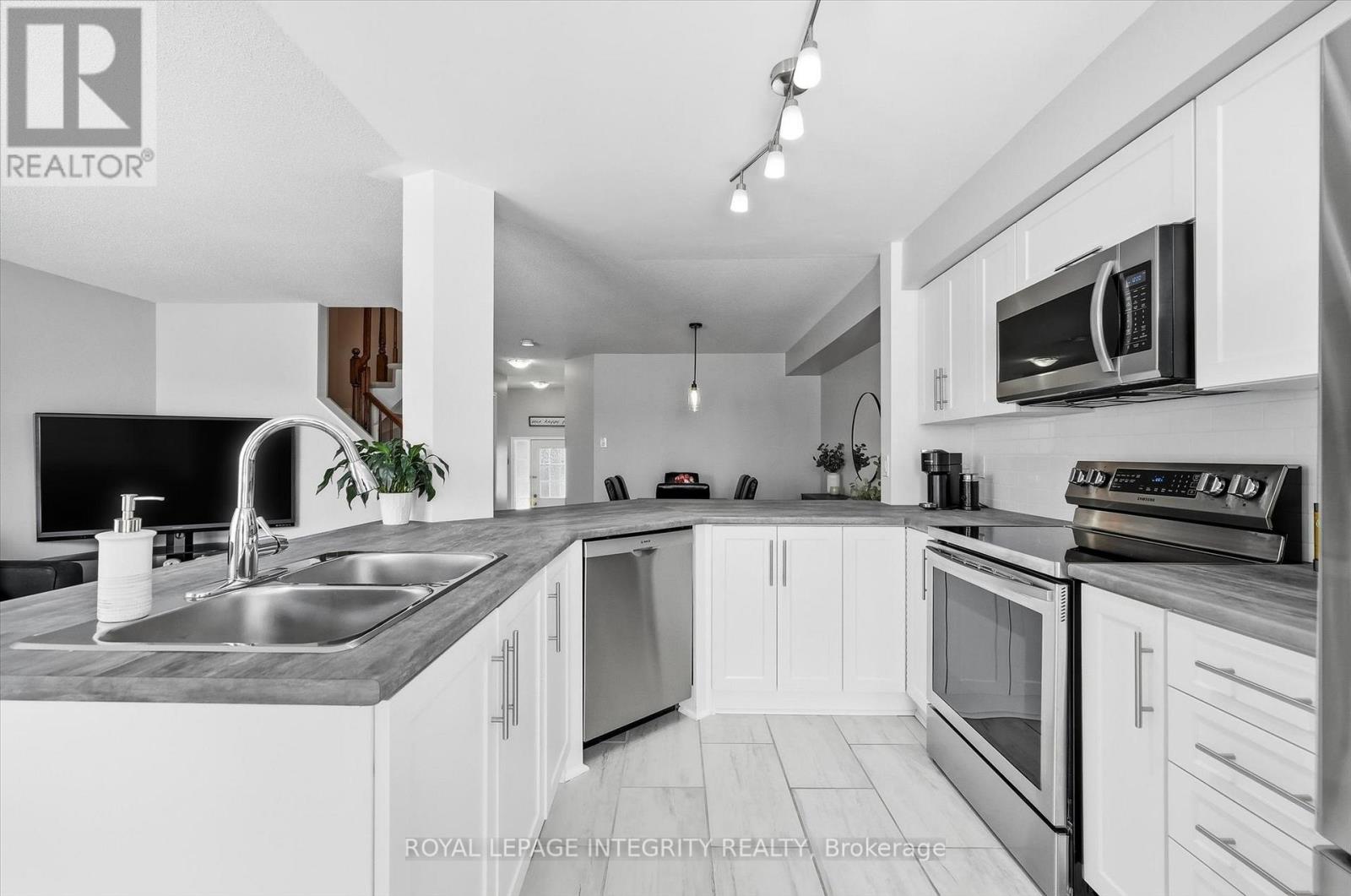 329 Brigitta Street, Ottawa, Ontario  K2S 0H9 - Photo 15 - X12832742