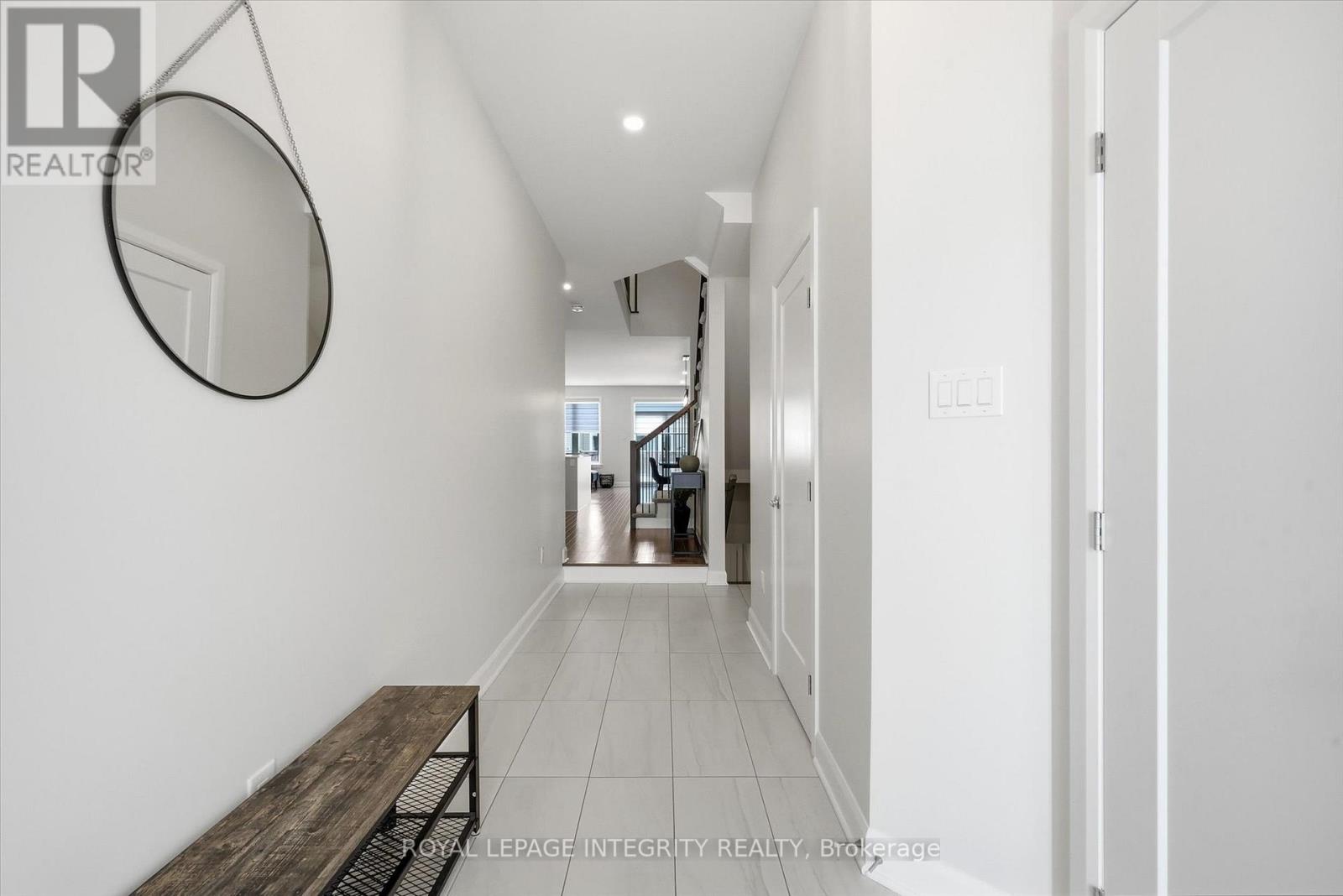 20 Mandevilla Crescent, Ottawa, Ontario  K1T 0Y3 - Photo 4 - X12832746