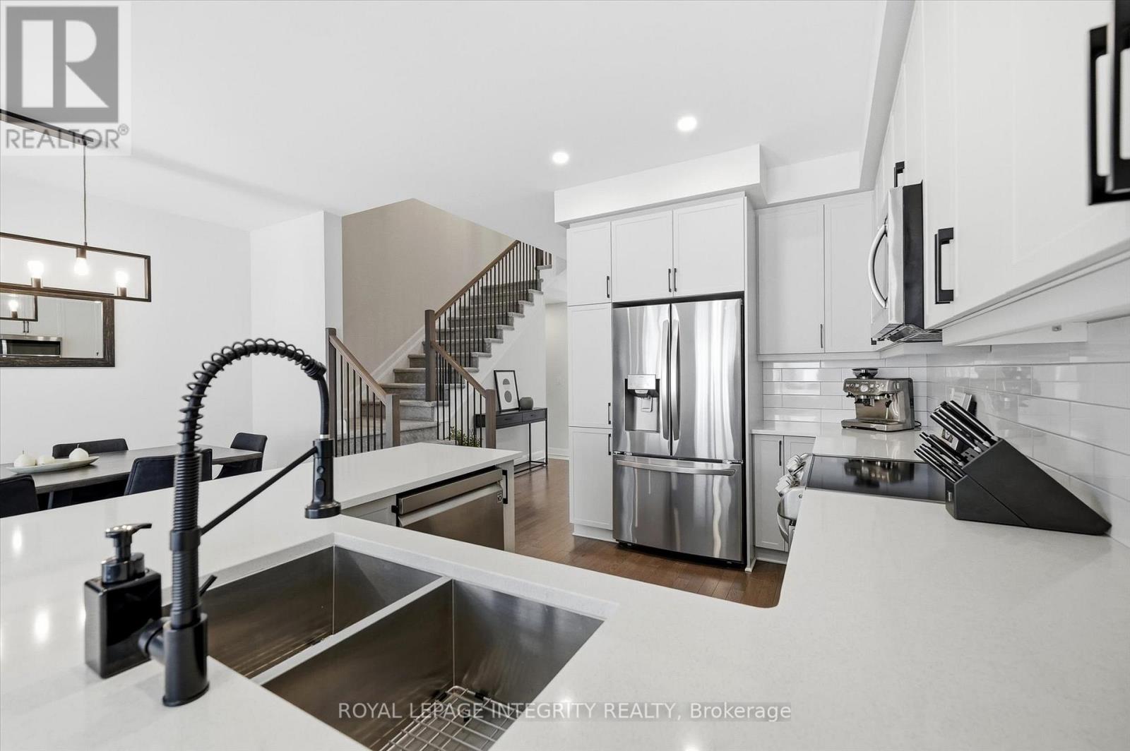 20 Mandevilla Crescent, Ottawa, Ontario  K1T 0Y3 - Photo 7 - X12832746