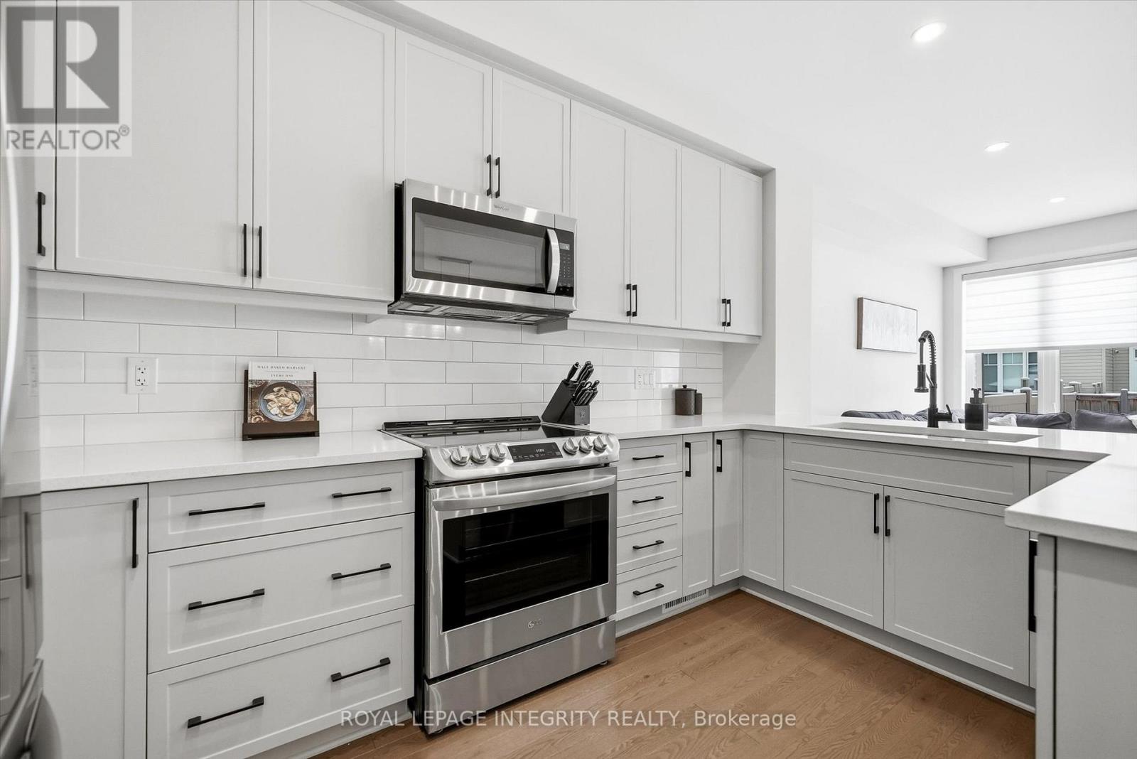 20 Mandevilla Crescent, Ottawa, Ontario  K1T 0Y3 - Photo 8 - X12832746