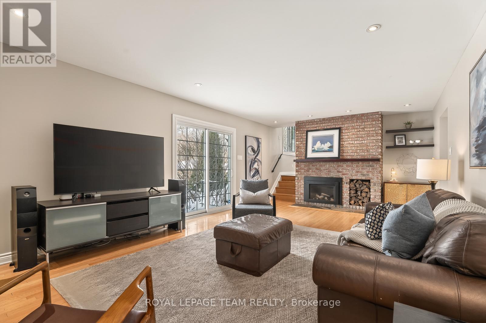 729 Ludgate Court, Ottawa, Ontario  K1J 8K8 - Photo 3 - X12832782