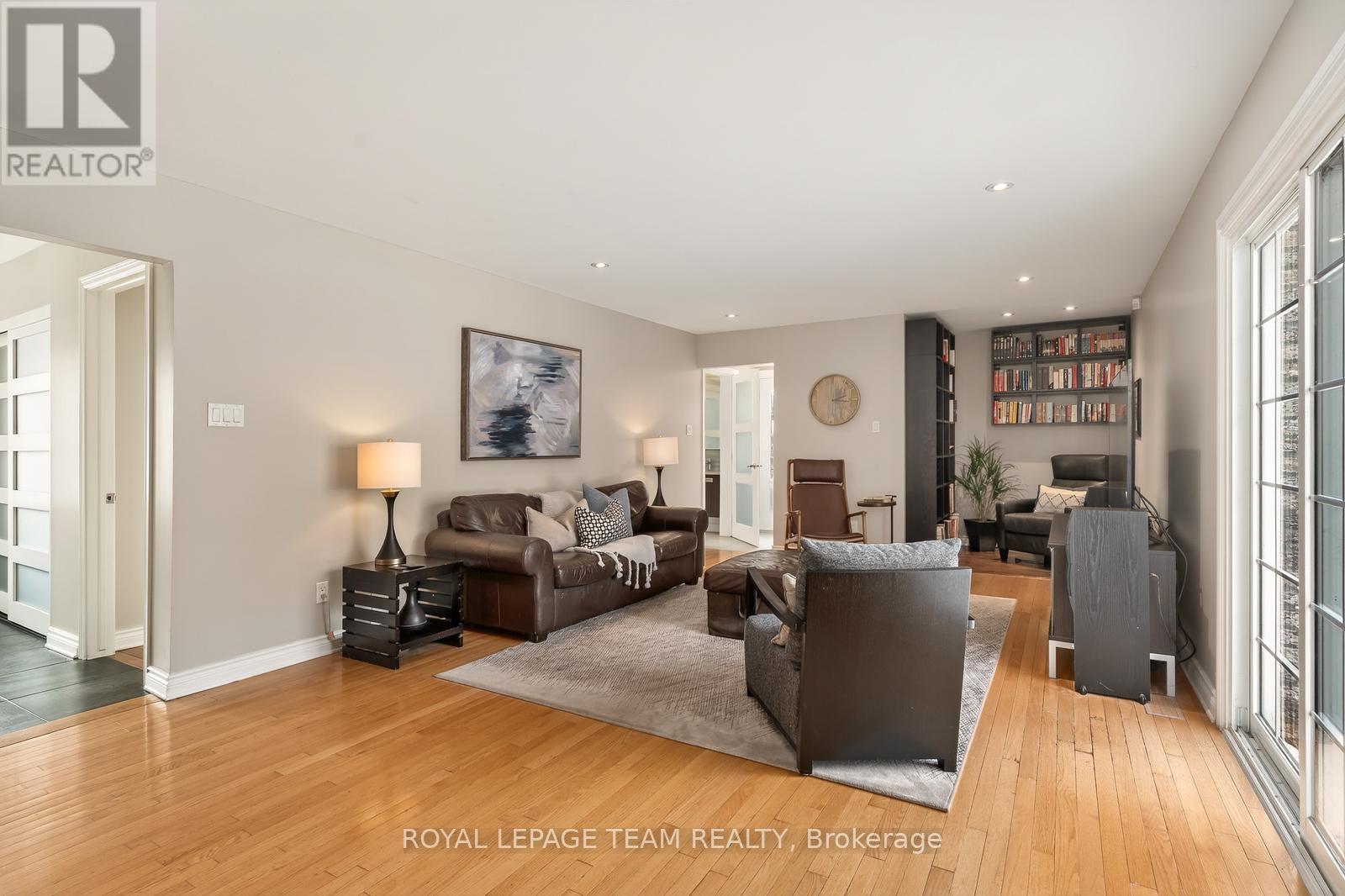 729 Ludgate Court, Ottawa, Ontario  K1J 8K8 - Photo 5 - X12832782