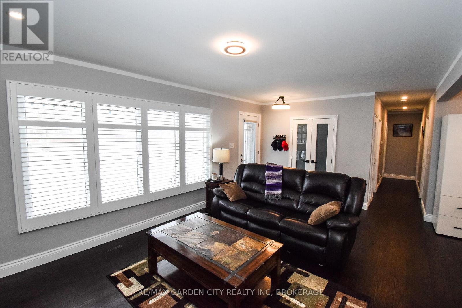 91 Crescent Drive, Welland, Ontario  L3B 2X4 - Photo 3 - X12832802