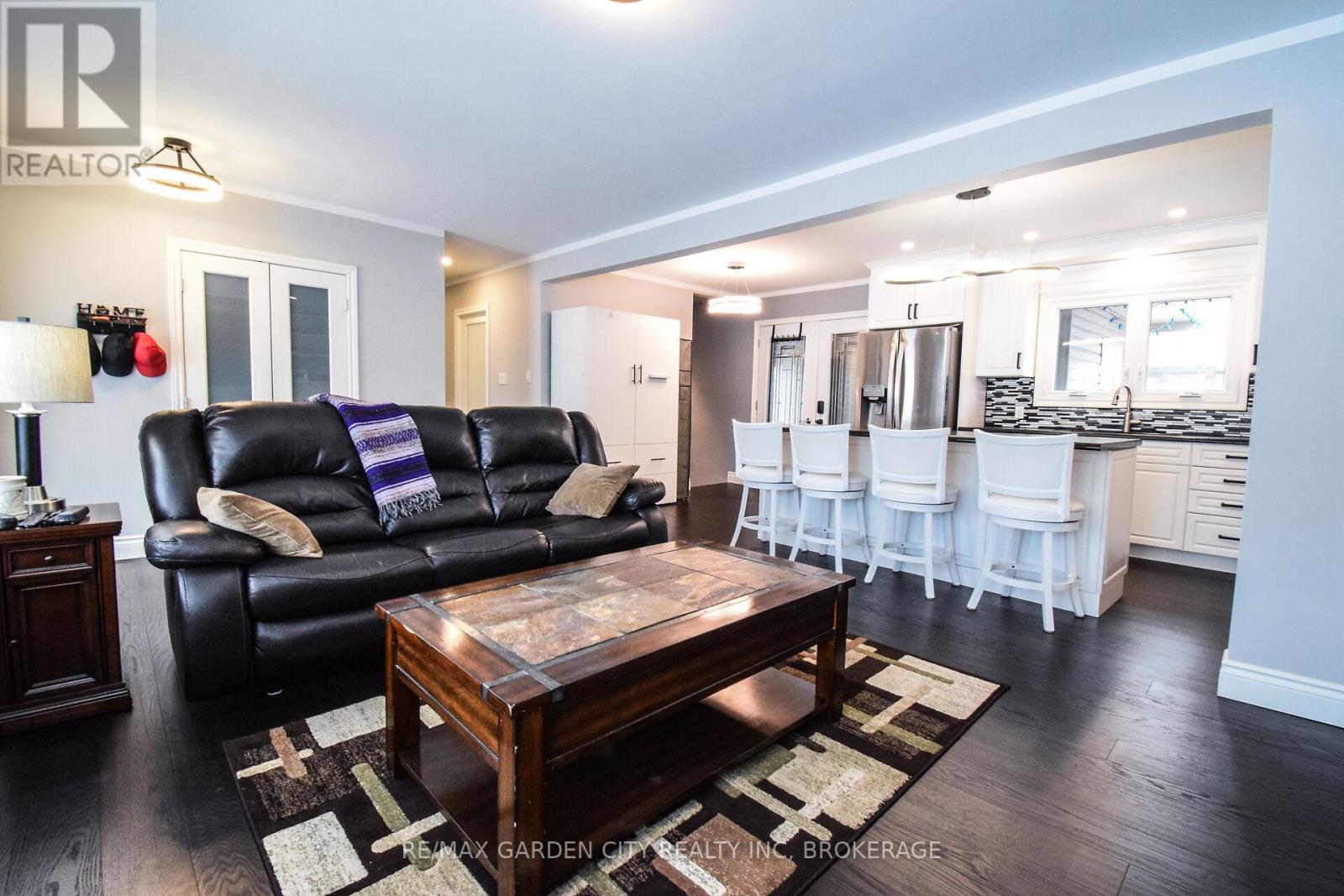 91 Crescent Drive, Welland, Ontario  L3B 2X4 - Photo 4 - X12832802