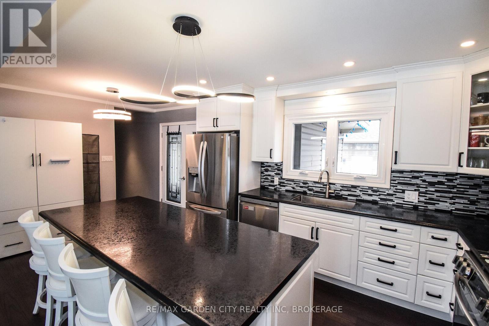 91 Crescent Drive, Welland, Ontario  L3B 2X4 - Photo 7 - X12832802