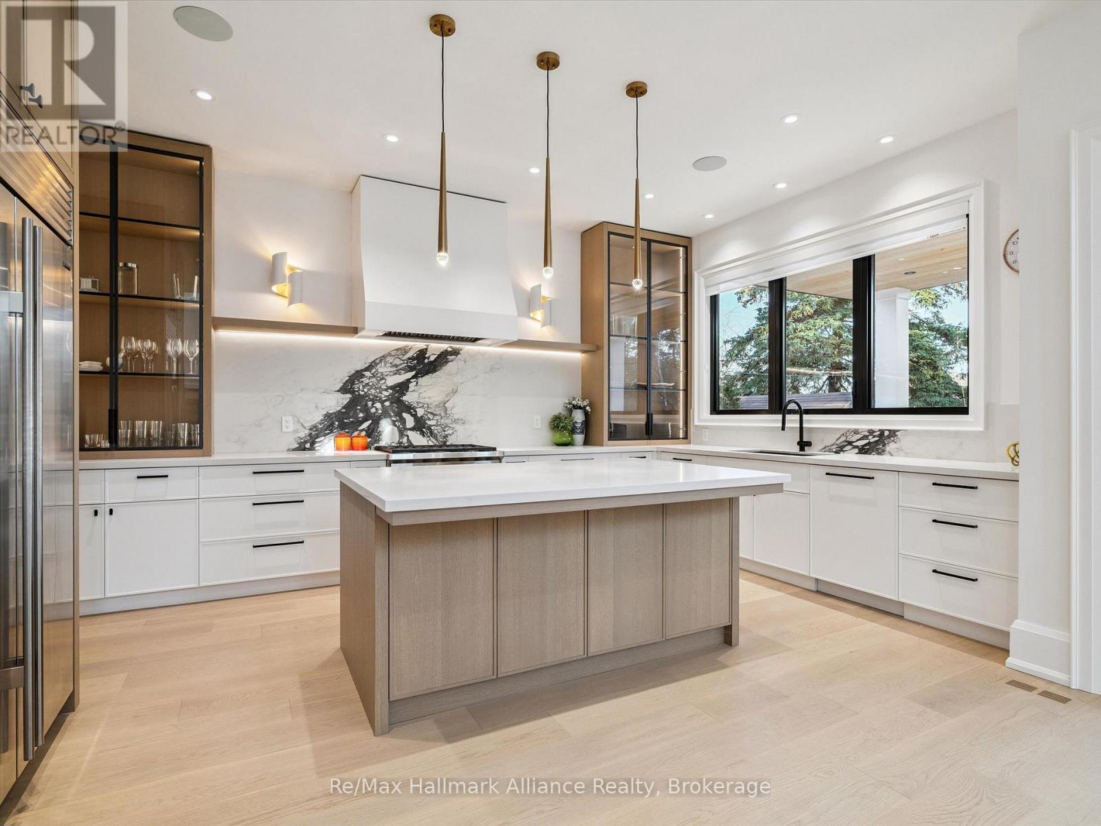 2074 Seabrook Drive, Oakville, Ontario  L6L 2T9 - Photo 11 - W12832780