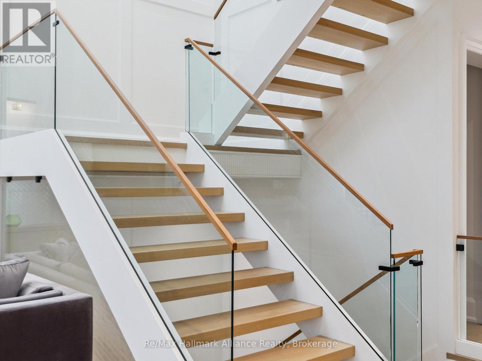 2074 Seabrook Drive, Oakville, Ontario  L6L 2T9 - Photo 18 - W12832780