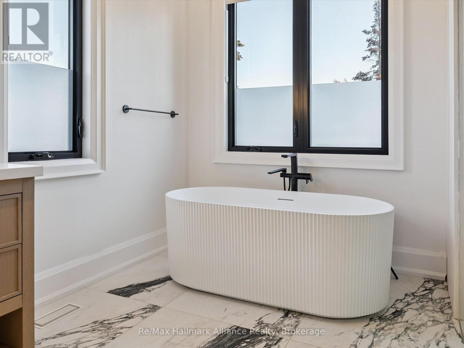 2074 Seabrook Drive, Oakville, Ontario  L6L 2T9 - Photo 24 - W12832780