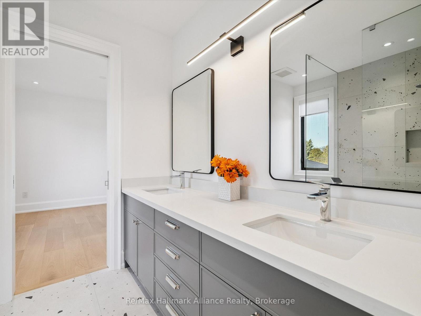 2074 Seabrook Drive, Oakville, Ontario  L6L 2T9 - Photo 33 - W12832780