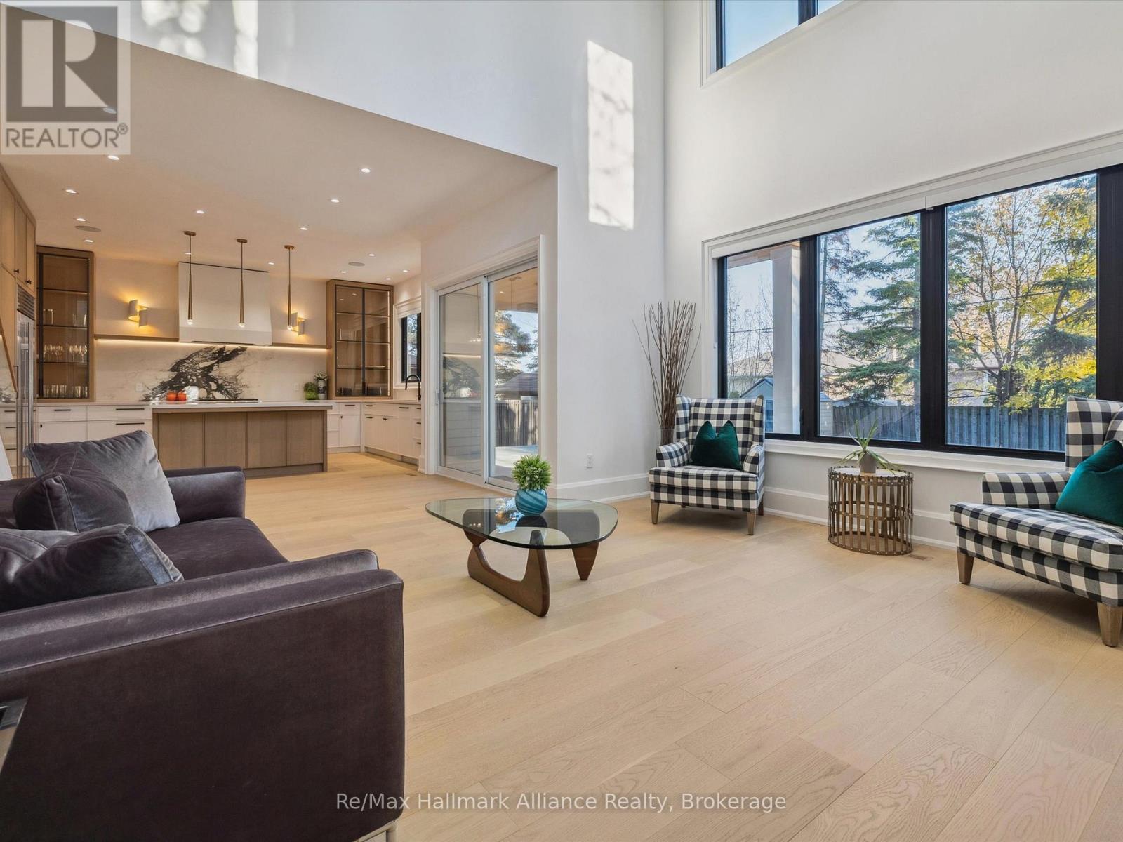 2074 Seabrook Drive, Oakville, Ontario  L6L 2T9 - Photo 7 - W12832780