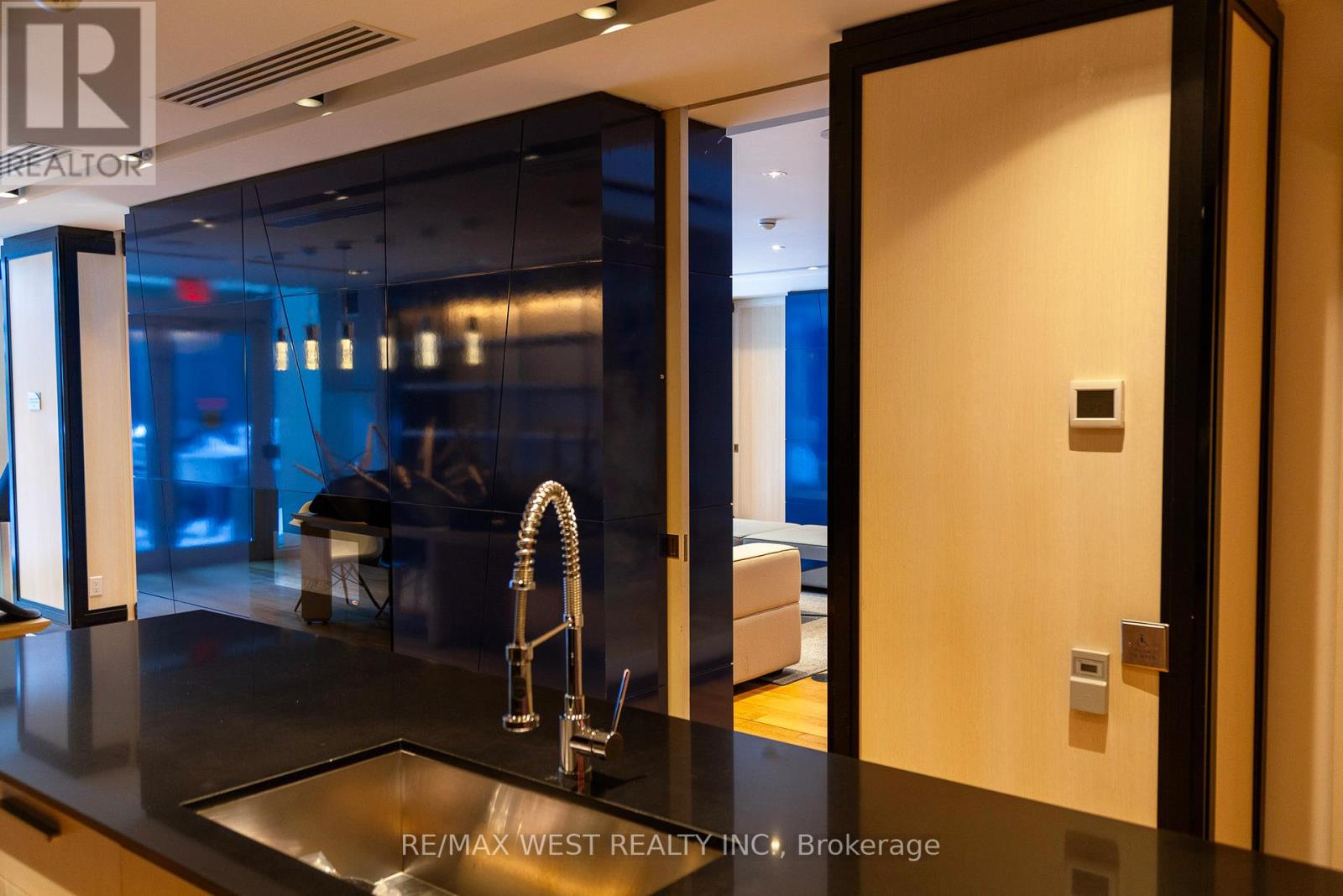 1005 - 30 Roehampton Avenue, Toronto, Ontario  M4P 0B9 - Photo 26 - C12761694