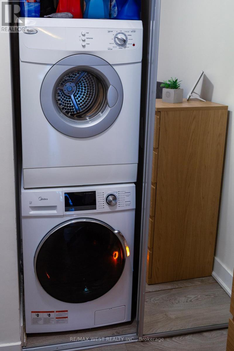 1005 - 30 Roehampton Avenue, Toronto, Ontario  M4P 0B9 - Photo 17 - C12761694