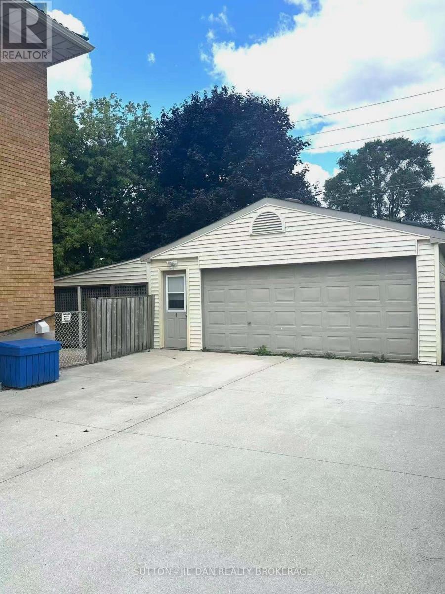 228 Burnside Drive, London East, Ontario  N5V 1B9 - Photo 15 - X12823036